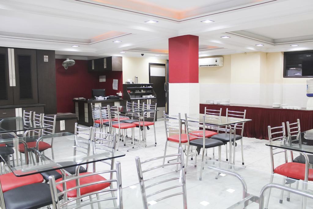 Fabhotel Arya International Elgin Road 3*
